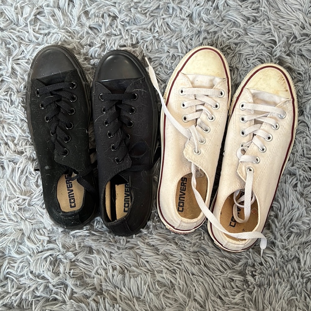 2 pairs low top Converse Men’s size 6/ Women’s size 8